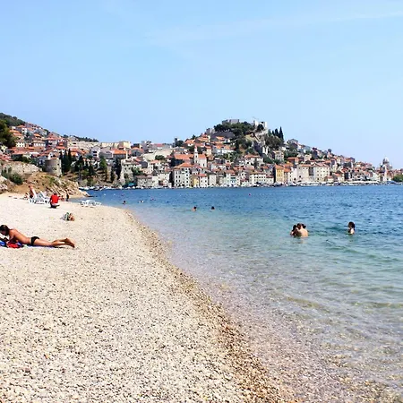 Apartman With Parking Spaces - 24136 *