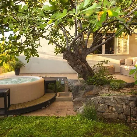 Appartamento With Hot Tub - 24136 Šibenik