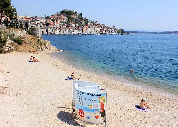 Lägenhet With Parking Spaces - 24136