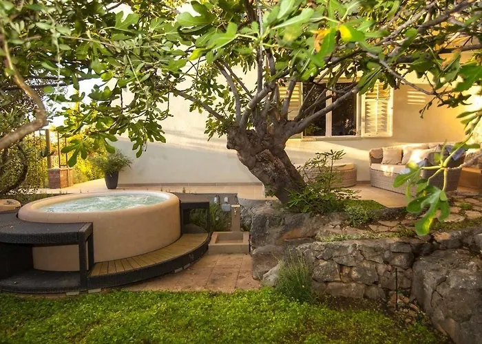 Apartman With Parking Spaces - 24136 Sibenik