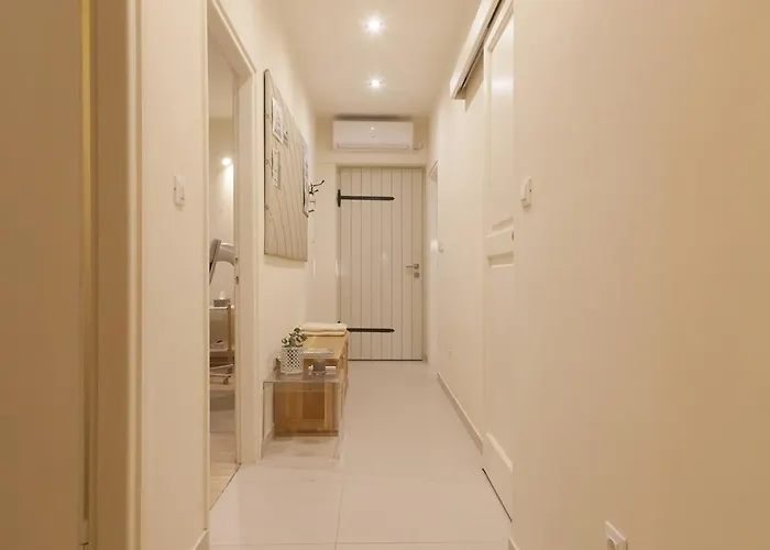 Apartman With Parking Spaces - 24136 *